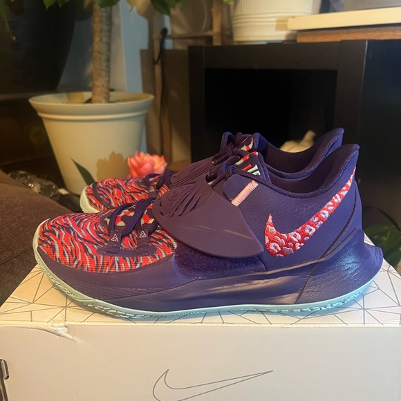 Nike Kyrie Low 3 - Purple Size 9 - Picture 3 of 13